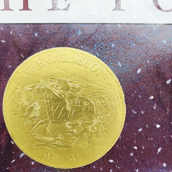 Vtg The Polar Express Book with The Caldecott Medal Trumpet Special Edition EUC - Picture 4 of 10